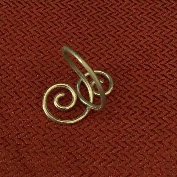 Silvertone costume jewelry ring abstract design size 7 - Picture 2 of 2